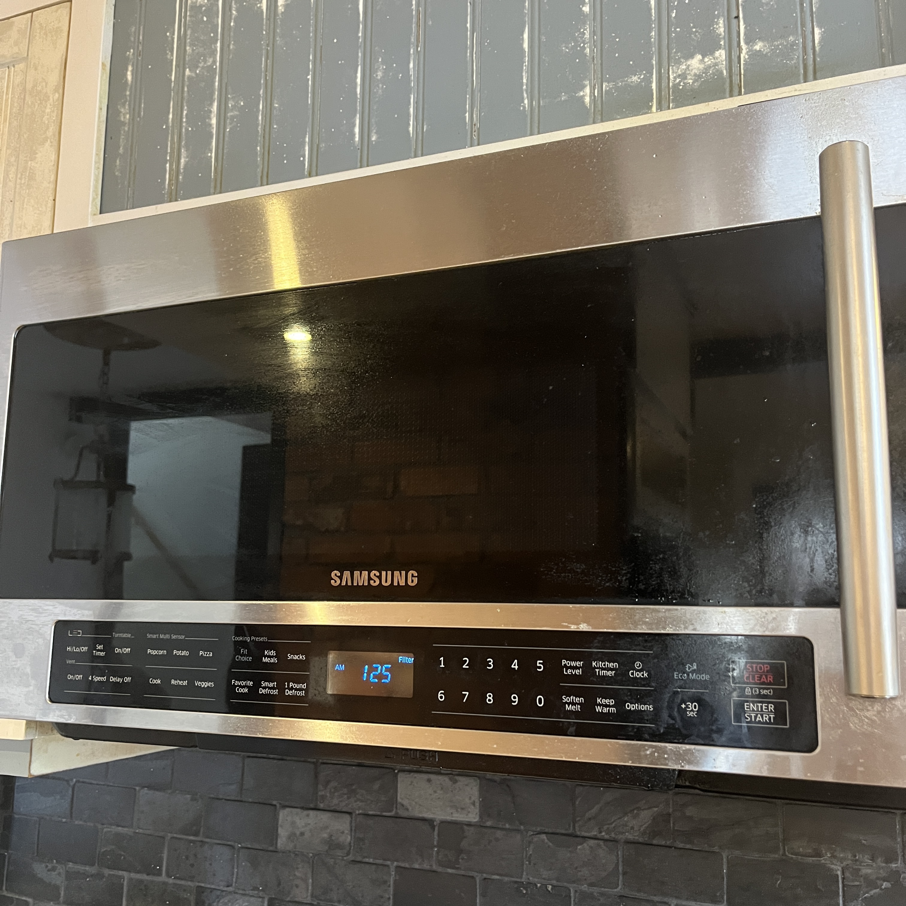 The sound of a microwave oven